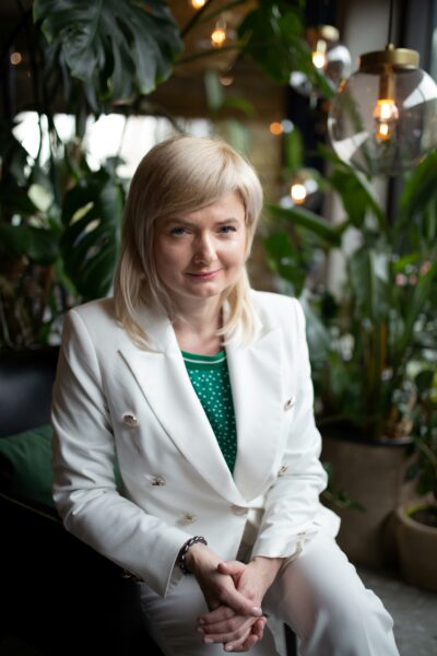 Senior PM pracujący z danymi - wykorzystanie AI w zarządzaniu projektami IT.